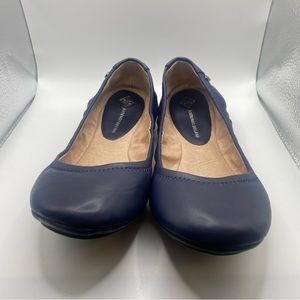 NIB Antonio Melani prima leather flat, Navy sz 7